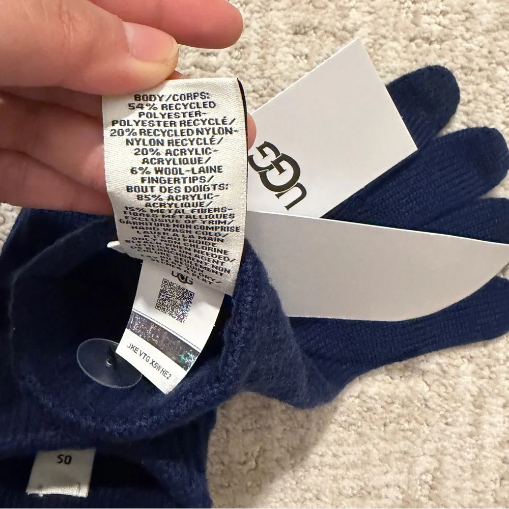 UGG knit Navy tech wool blend Gloves brand NEW